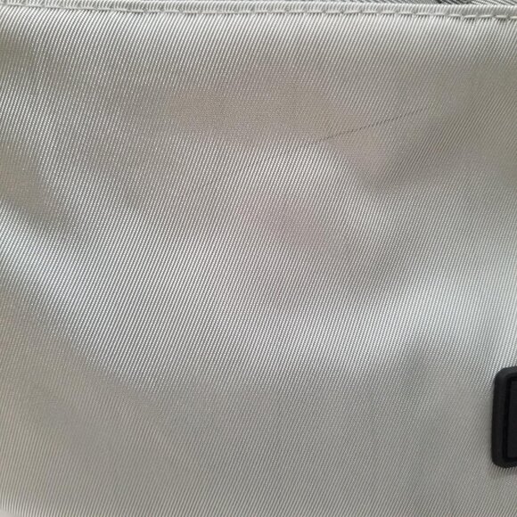 Steve Madden brand lunch bag/tote with small clear container with lid inside. - Picture 3 of 16